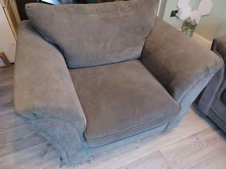 Photo of free 2-seater settee and arm chair (Walsworth SG4) #4