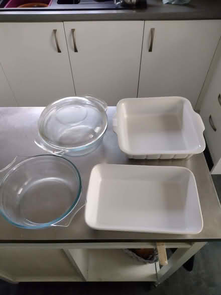 Photo of free 2 Pyrex casseroles 2 X china cooking dishes (Alresford CO7) #1