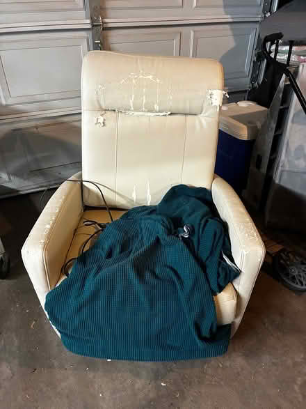 Photo of free Small recliner (Tacoma (98405)) #1