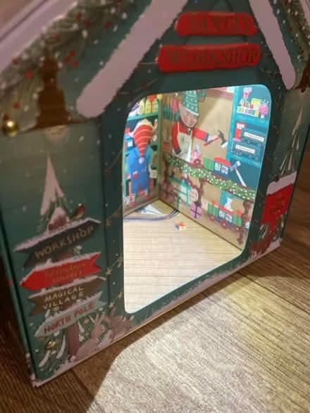 Photo of free christmas musical biscuit tin (Whins of Milton FK7) #3