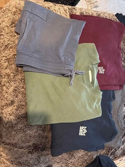 Photo of free Mens 2xl hoodies/jumpers & shorts (Chatham) #1