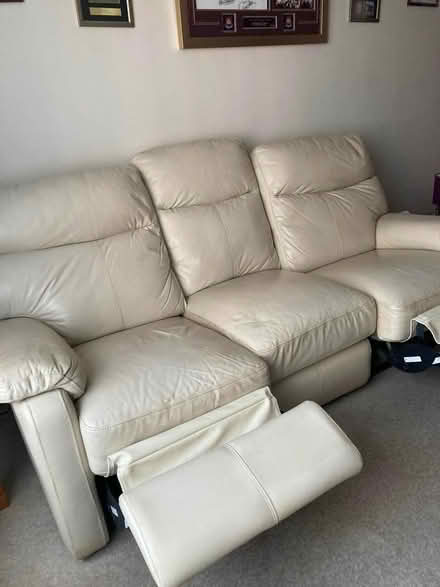 Photo of free Cream leather recliner sofa (Ox14 5jj) #1