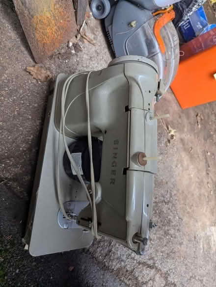 Photo of free Vintage singer sewing machine (Bromsgrove B60) #3