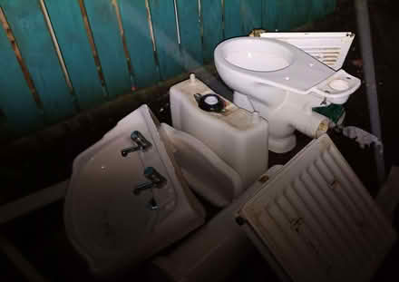 Photo of free White bathroom suite (BT10) #3