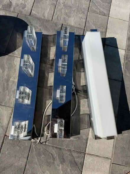 Photo of free Vanity light/ bedroom light (San Jose) #2