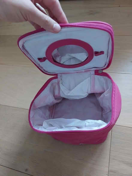 Photo of free Bathroom purse (N4 close to Clissold Park) #2