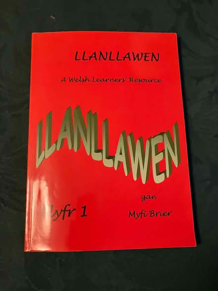Photo of free Welsh learners course book with 2 CDs (Pant SY10) #2