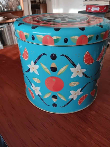 Photo of free Large tin (Chipping Ongar CM5) #1