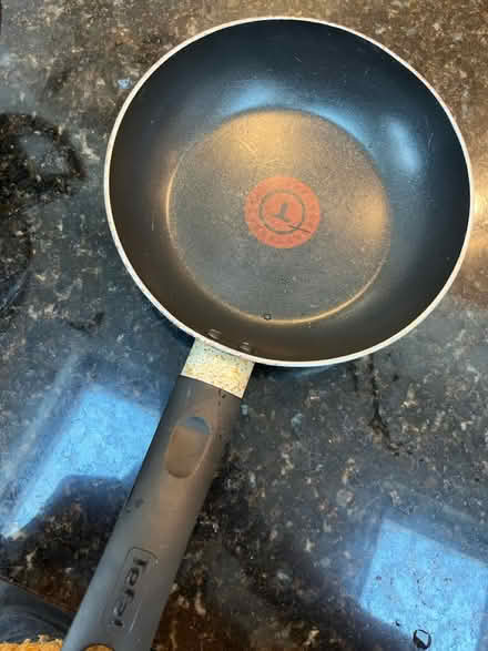 Photo of free Frying pans and pot (SE5) #4