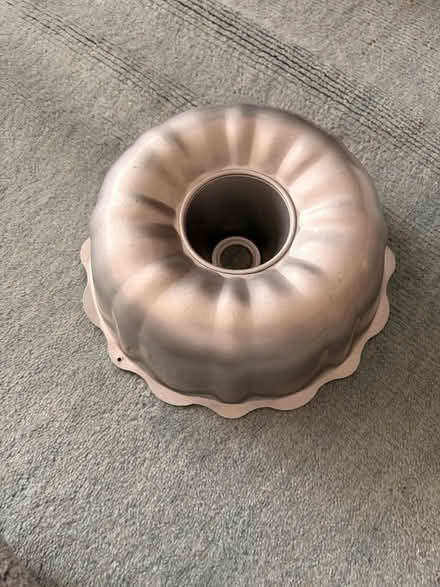 Photo of free Baking tin and bowl (Kew) #4