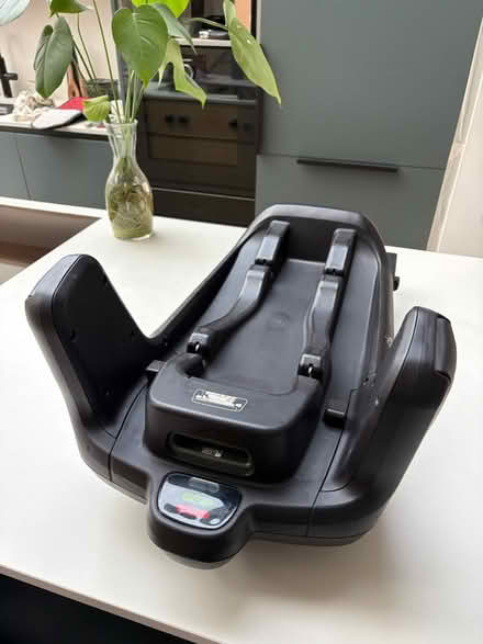 Photo of free Nuna Pipa Next Car Seat and Base (E11) #2