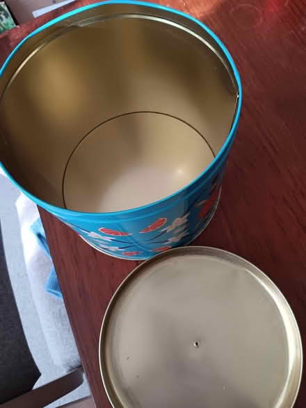 Photo of free Large tin (Chipping Ongar CM5) #3