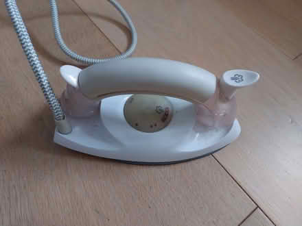Photo of free Travel iron (N4 close to Clissold Park) #1
