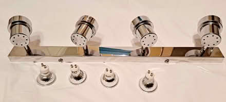 Photo of free 4 lamp lighting fixture (Station Area RG21) #2