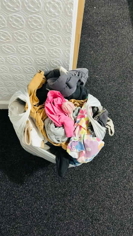 Photo of free 1year baby girl clothes & stuffs (BR5) #1