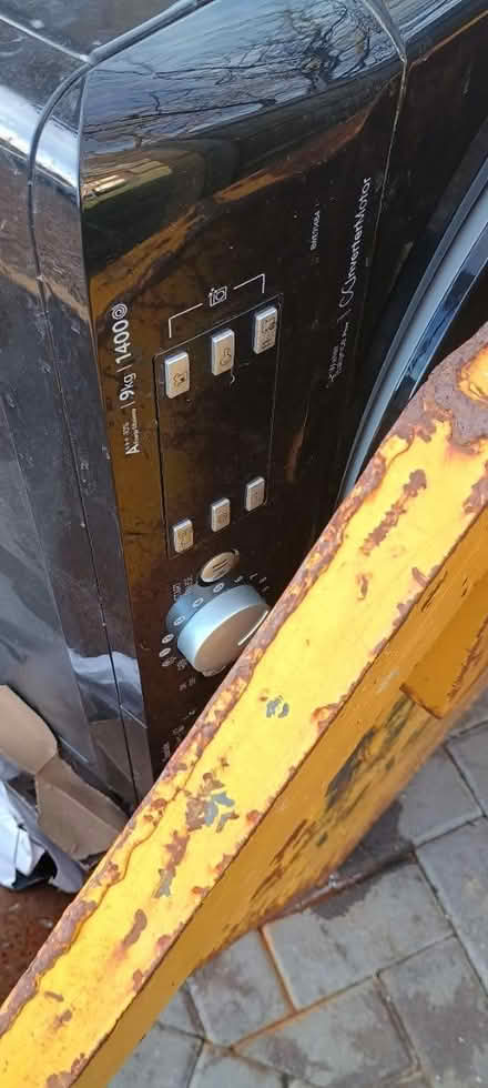 Photo of free Indesit washing machine black (Blackwater GU17) #2