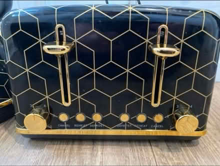 Photo of free Swan Toaster & Kettle (Cheshunt En8) #3