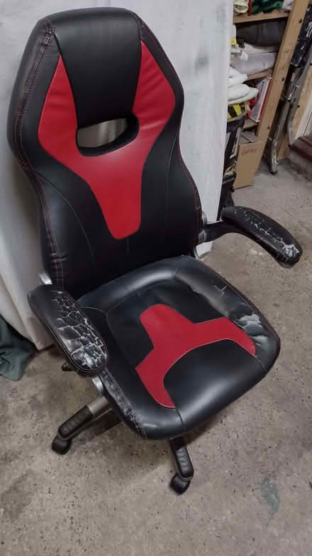 Photo of free Office chair / gaming chair (Longbarn WA2) #2