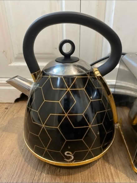 Photo of free Swan Toaster & Kettle (Cheshunt En8) #4