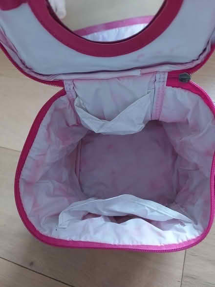 Photo of free Bathroom purse (N4 close to Clissold Park) #3