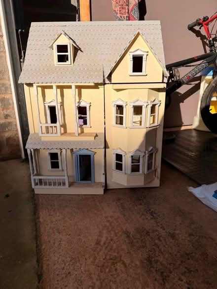 Photo of free Wooden dolls house (Cranbrook EX5) #1