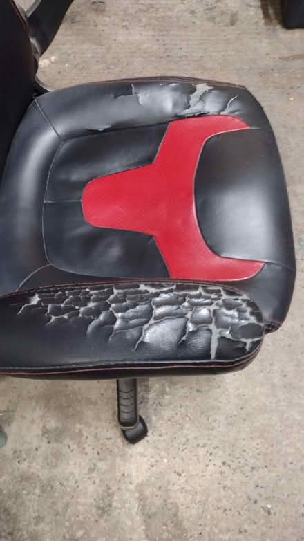 Photo of free Office chair / gaming chair (Longbarn WA2) #3