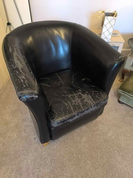 Photo of free Black tub chair (Reading RG2 (Shinfield Road)) #3