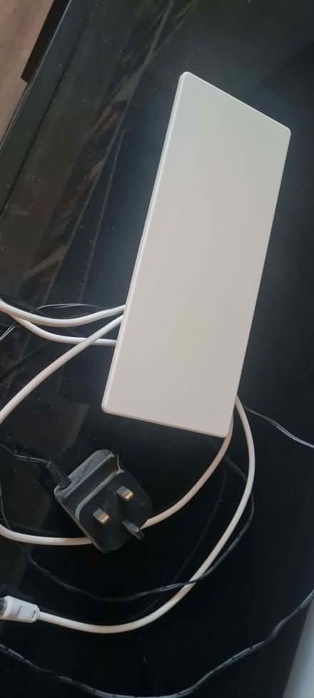 Photo of free Indoor powered TV ariel - used but in working condition (Stroud Green N4) #2