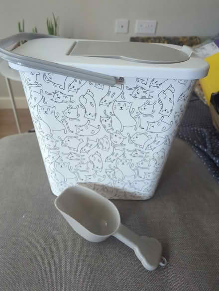 Photo of free Cat biscuit storage and scoop (Deddington OX15) #1