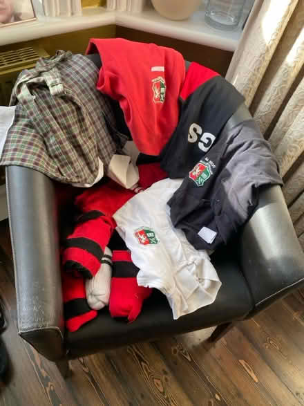 Photo of free TGS uniform and teddy (Sevenoaks station) #1