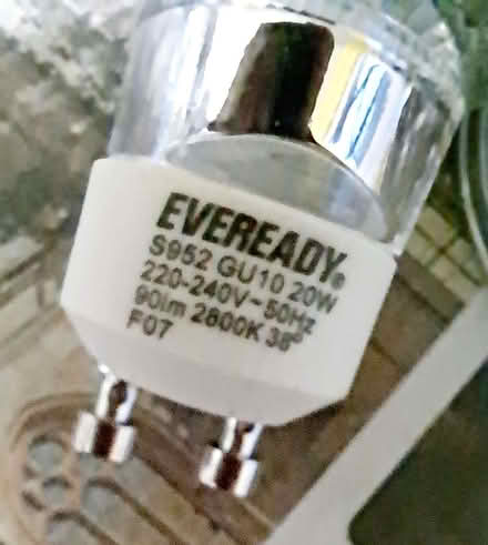 Photo of free 4 lamp lighting fixture (Station Area RG21) #3