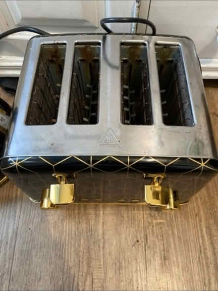 Photo of free Swan Toaster & Kettle (Cheshunt En8) #2