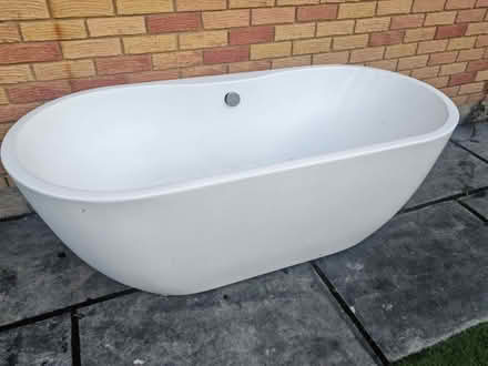 Photo of free Freestanding modern Bathtub (South Oxhey WD19) #1