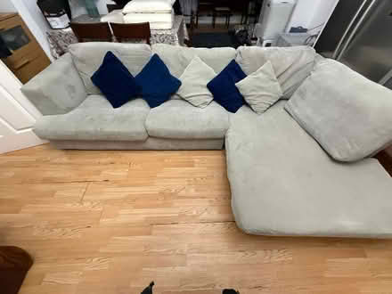 Photo of free L shape sofa with cushions (Cr0 2US Croydon) #2