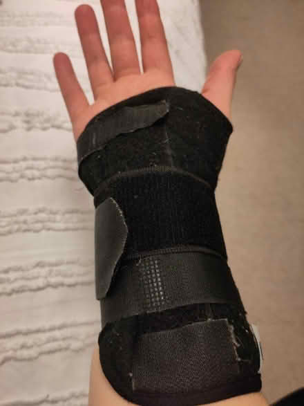 Photo of free Right wrist splint, adult (Bristol BS3) #2