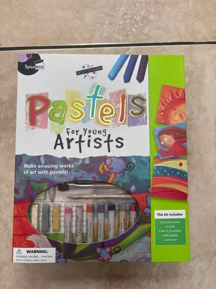 Photo of free Beginners Pastels kit for young artists (Whitton TW2) #1