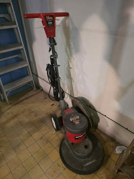 Photo of free floor cleaning machine (Camden NW1) #1
