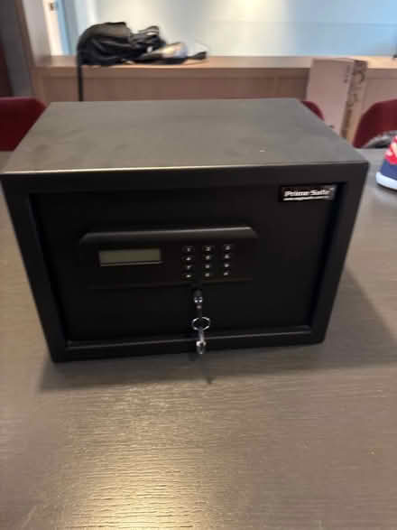 Photo of free Small safe (SW11) #2