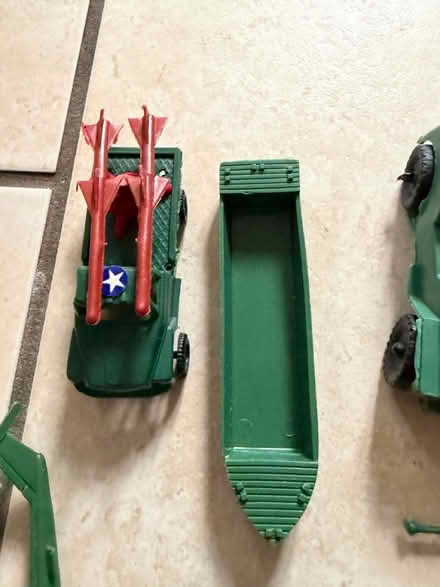 Photo of free Army soldiers & various vehicles (Westbury Wilts BA13) #3