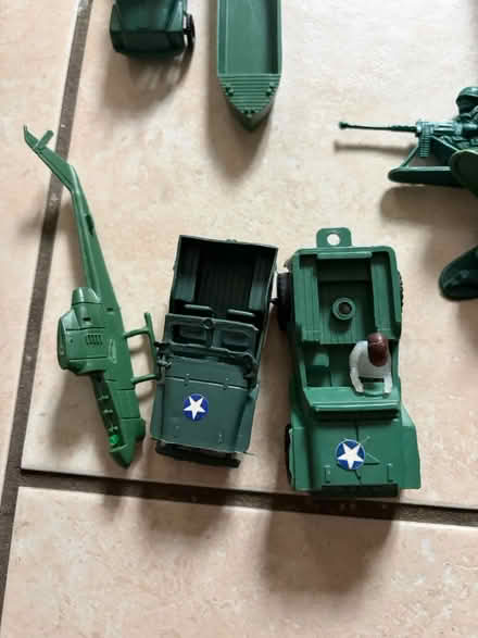 Photo of free Army soldiers & various vehicles (Westbury Wilts BA13) #2