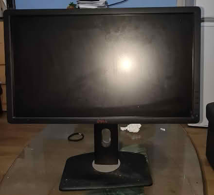 Photo of free Pc screen (Manor Park E12) #3