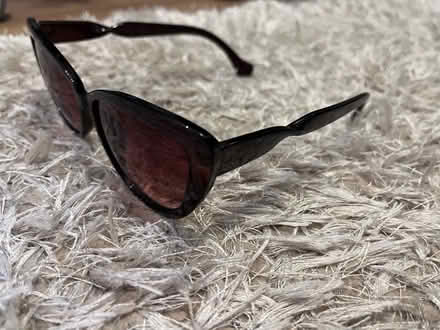 Photo of free sunglasses (Hale End IG8) #2