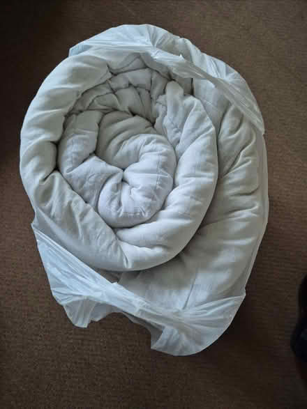 Photo of free King Duvet 13.5 tog (DE72 3BT) #1
