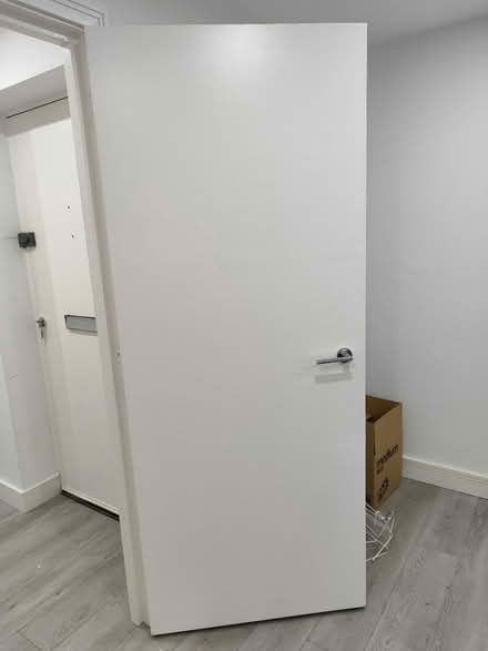 Photo of free White door (HA0) #1