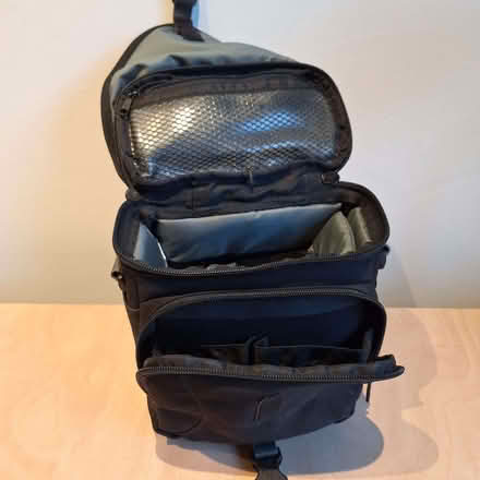 Photo of free Tamrac padded Camera bag with adjustable inserts. (Liss Forest GU33) #2