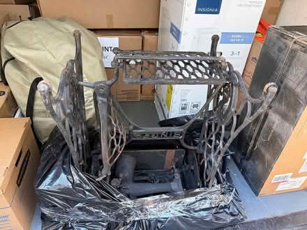 Photo of free Singer Cast Iron Sewing Machine (Reedy Creek) #1