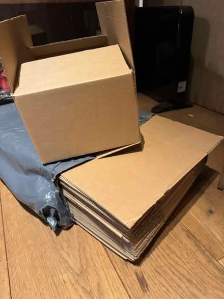 Photo of free Pack of boxes (Hamm Court TW17) #2