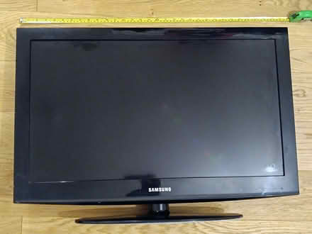 Photo of free 32" TV: Powers on, needs repair (SE9) #1