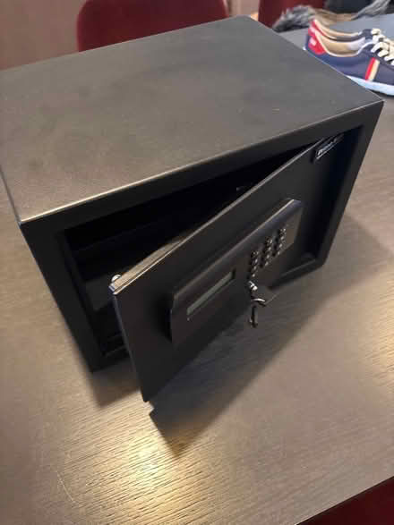 Photo of free Small safe (SW11) #4