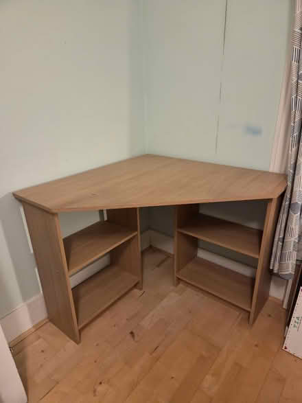 Photo of free Corner desk (putney/ wandsworth border) #1